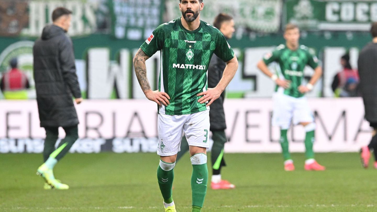 Fußball-Bundesliga: Bericht: Zukunft von Abwehrspieler Jung bei Werder geklärt