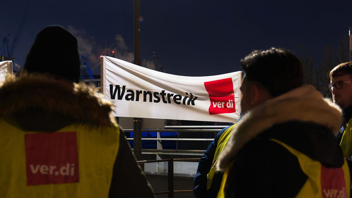 Öffentlicher Dienst: Warnstreik: Hadag-Fähren stehen – Stau-Chaos am Nachmittag?