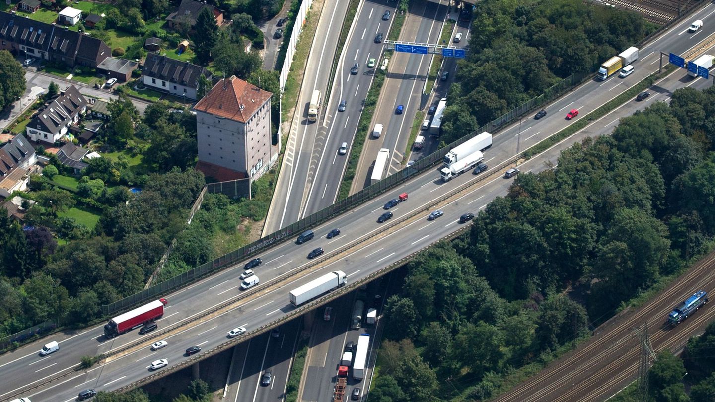 Staugefahr: A40 in Duisburg am Wochenende für Bauarbeiten gesperrt