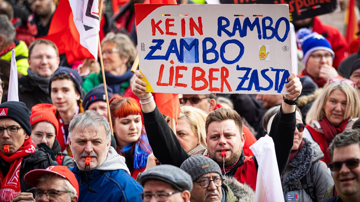 Aktionstag: Tausende Industriebeschäftigte protestieren in Hannover