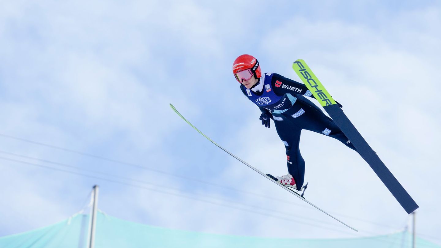 Starker Wind in Vikersund: Platz drei beim Skifliegen: Freitag glänzt bei Geduldsprobe