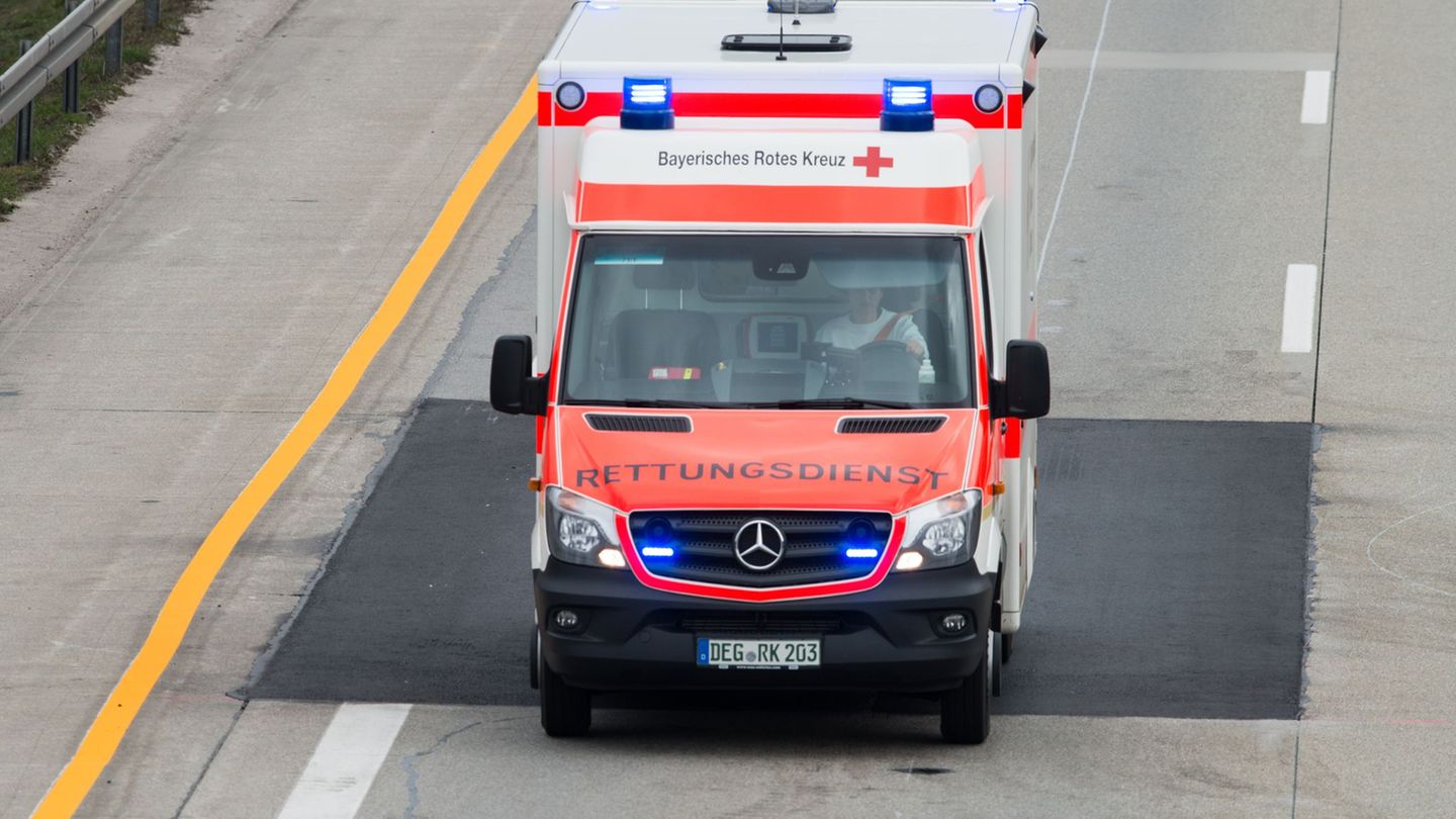 Medizinischer Notfall: Herzinfarkt auf Autobahn – Ersthelfer rettet Leben