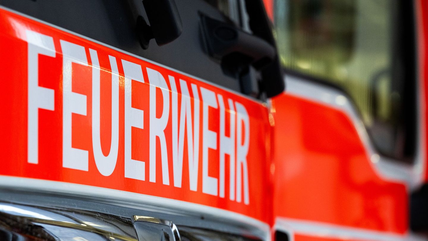 Schwieriger Einsatz: Ältestes Fachwerkhaus Leverkusens vor Flammen gerettet