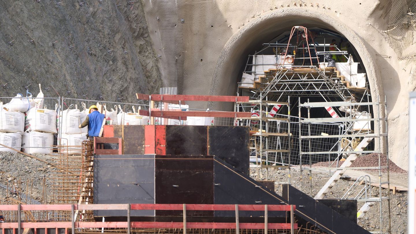 Nach der Flut: Wiederaufbau: So sieht es in den Bahntunneln im Ahrtal aus