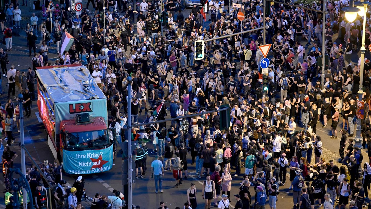 Linksextremismus: 1. Mai-Demonstration mit Text von Ex-RAF-Terroristin Klette