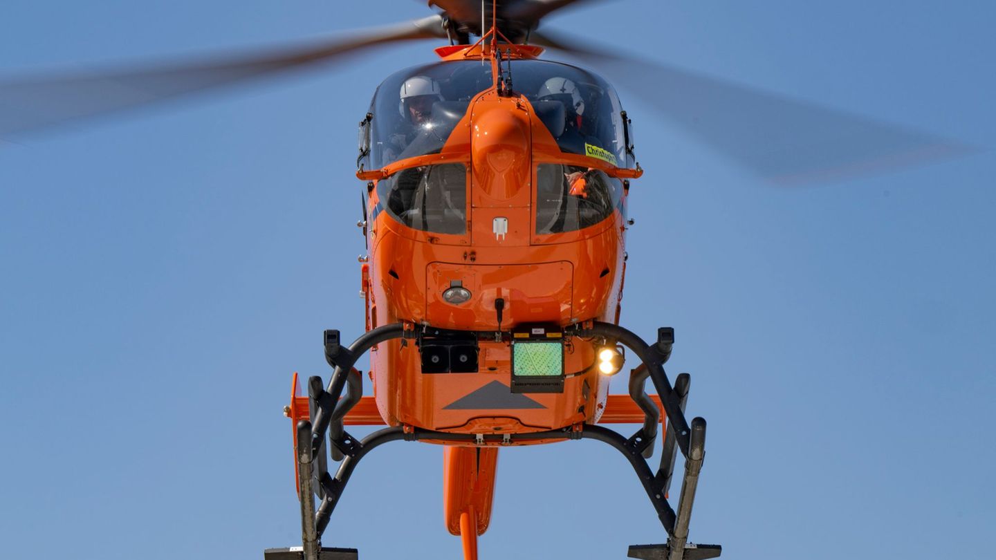 Vom Fahrzeug geworfen: Motorradfahrer nach Auffahrunfall auf A5 schwer verletzt