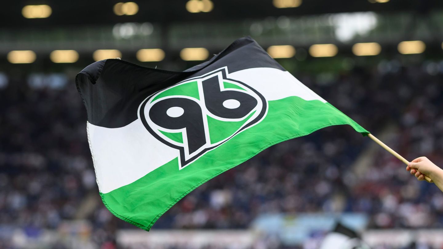 2. Fußball-Bundesliga: Hannover 96 mit Sondertrikot gegen Rassismus