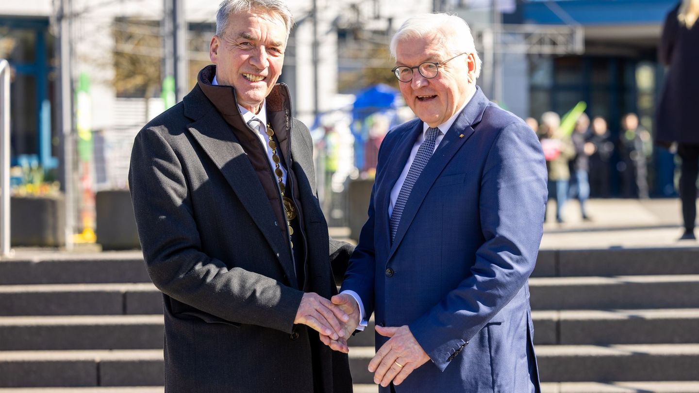 „Ortszeit Deutschland“: Steinmeier in Stadtallendorf – Hören, „wo es brennt“