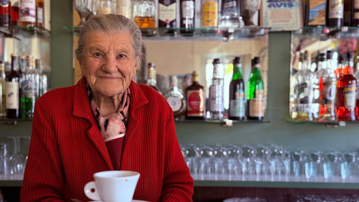 100-Jährige : Cappuccino nach 12 Uhr? Italiens älteste Barista klärt auf