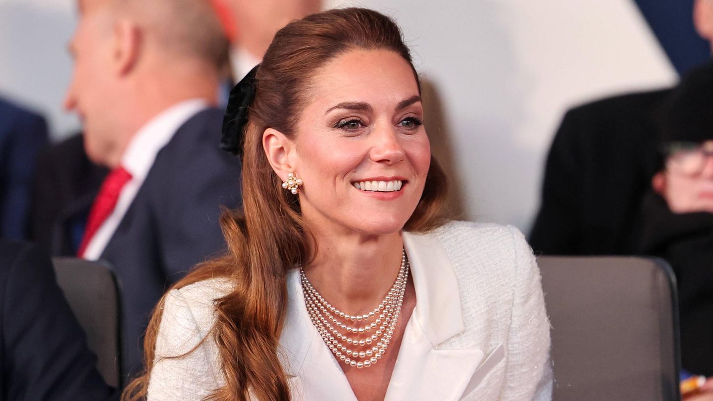 Frau von Prinz William: Prinzessin Kate strahlt bei Gedenkkonzert in weißem Outfit