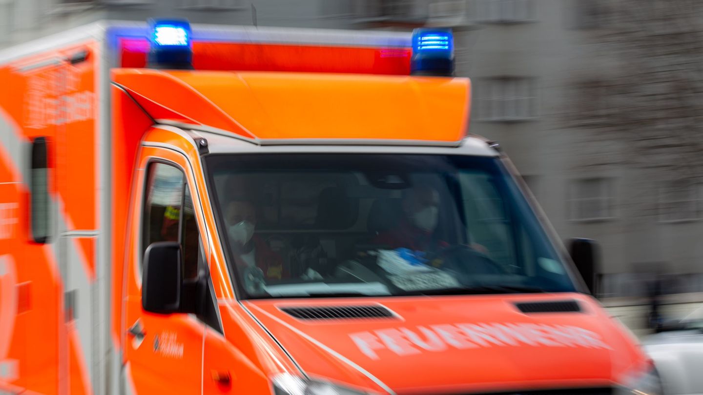 14-Jährige verletzt: Straßenbahn-Unfall in Kassel – Mädchen mit Bein eingeklemmt
