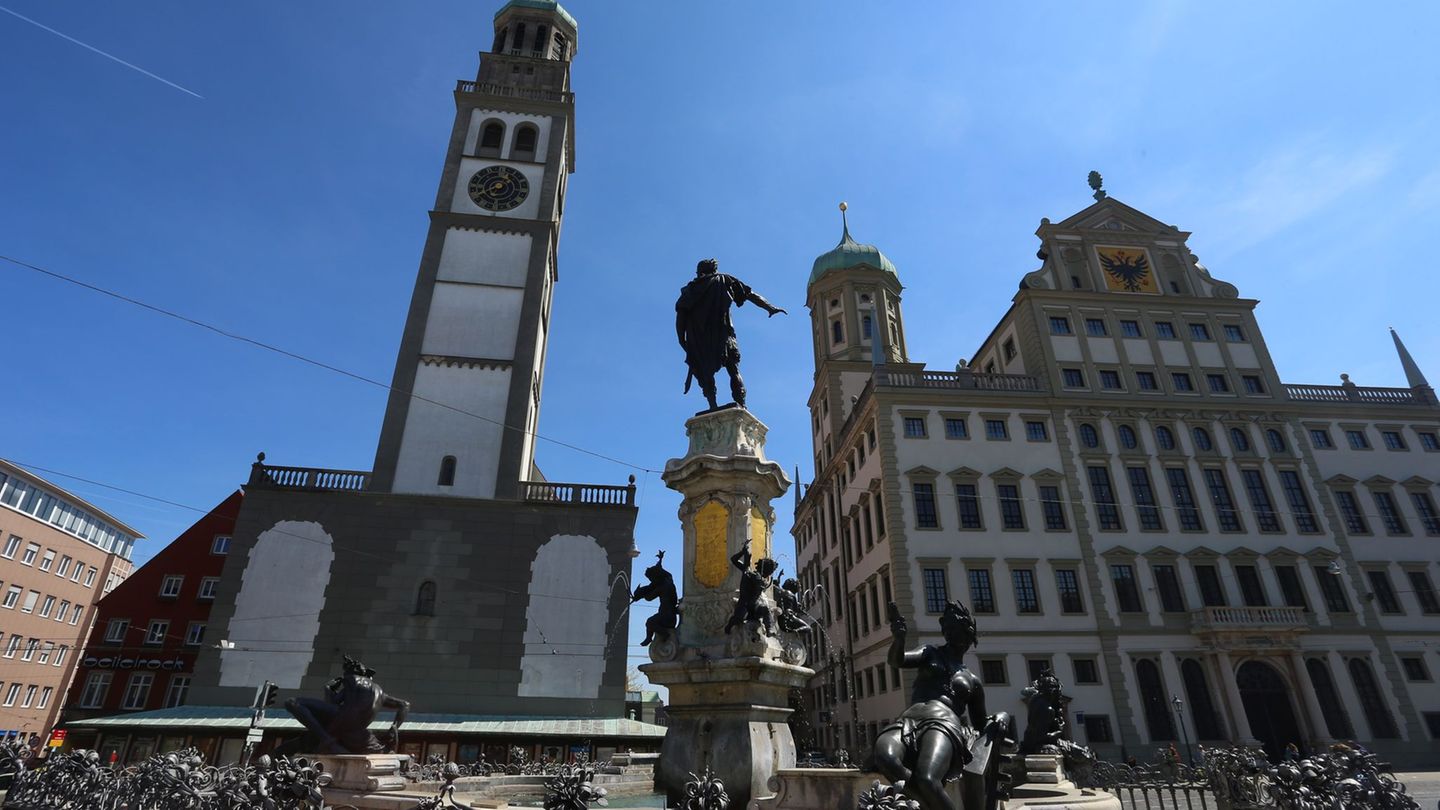 Sanierungsarbeiten: Historische Zwiebel des Augsburger Perlachturms hebt bald ab