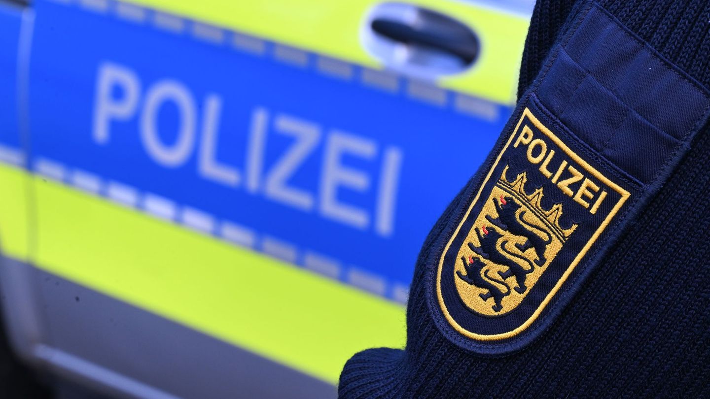 Unfälle: Teure Spritztour: 20-Jährige ohne Führerschein rammt Autos