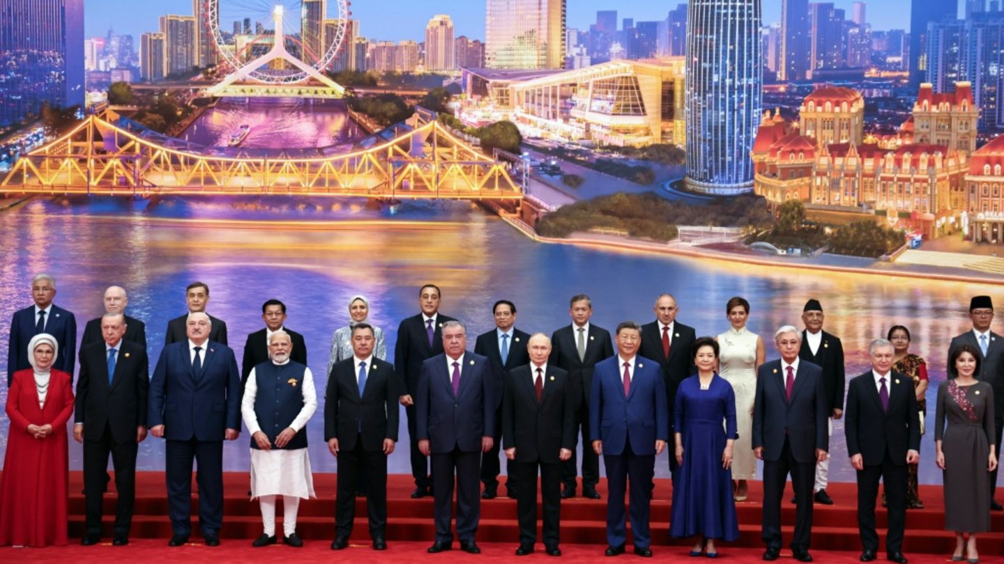 Gipfeltreffen in China: Xi übt Schulterschluss mit Modi und Putin