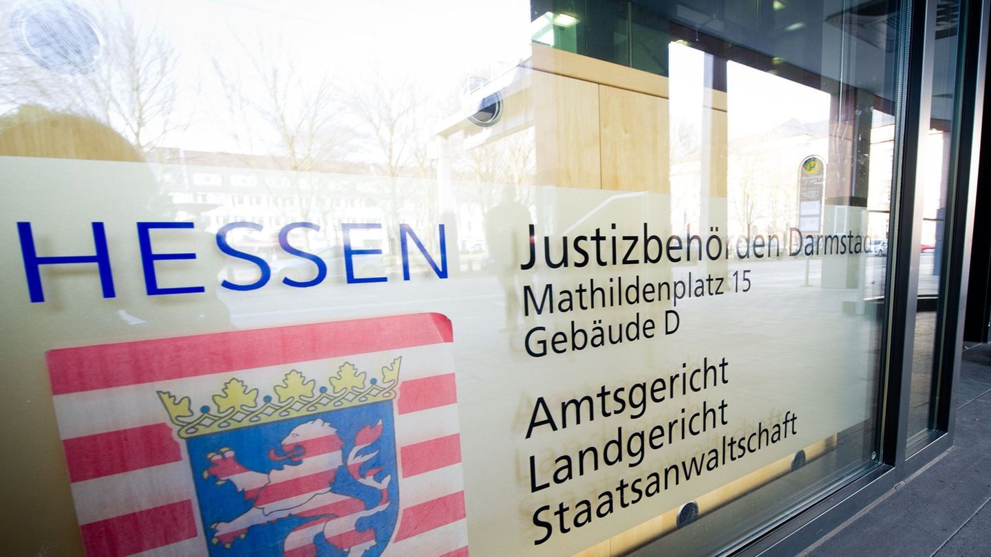 Urteil in Darmstadt: Geld von einem Toten genommen – Polizistin verurteilt