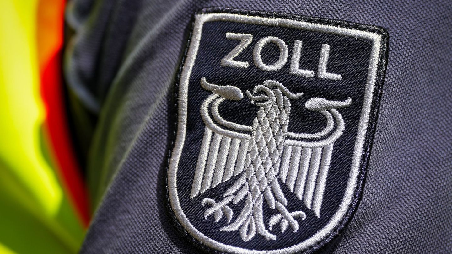 Unangemeldete Einfuhr: Zoll stoppt Luxusauto – Fahrer zahlt 124.000 Euro